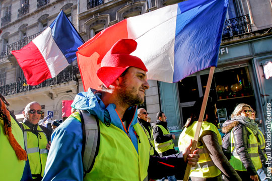 Западные СМИ: Французские власти действуют против митингующих жестче российских