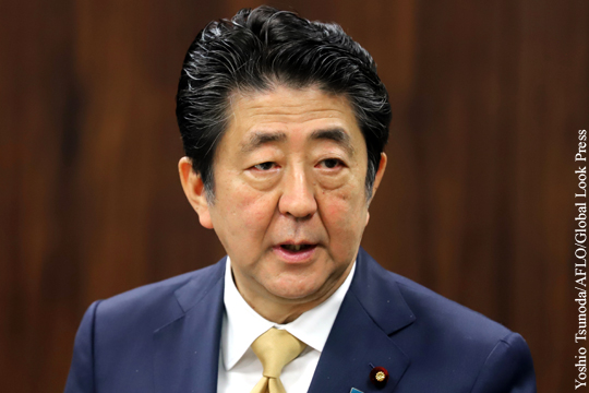 Абэ раскритиковали за обещание не размещать войска США на Курилах