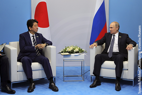 В Кремле сказали, что осложнит переговоры Путина с Абэ о мирном договоре