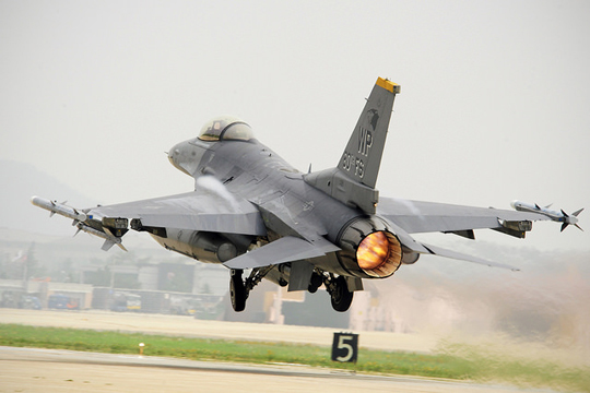 Производитель F-16 согласился перенести производство истребителей в Индию