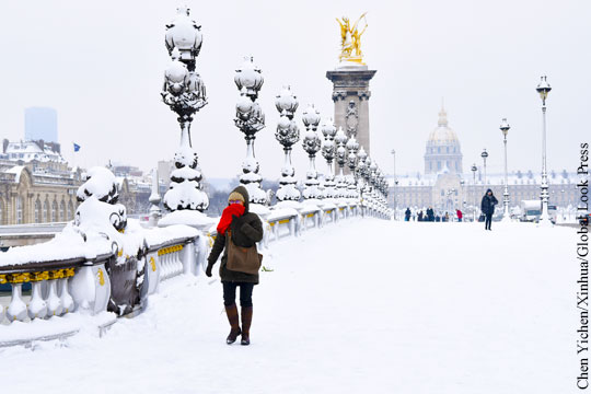 При первом снеге Париж встает на колени
