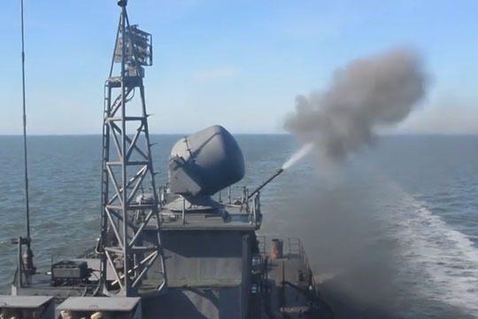 Стрельбы российского корабля в Черном море попали на видео