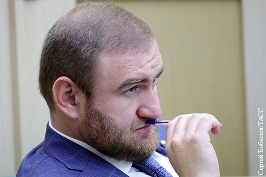 Блогеры прокомментировали задержание сенатора Арашукова