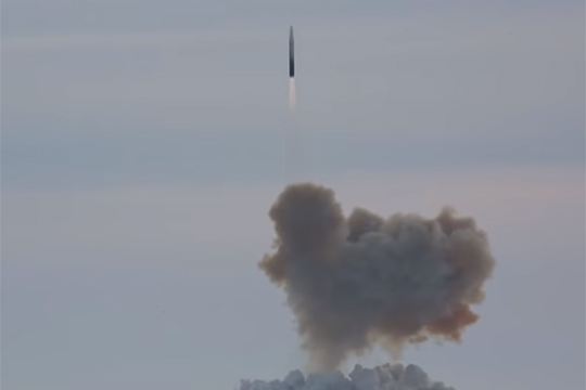 Путин одобрил создание наземной гиперзвуковой ракеты средней дальности
