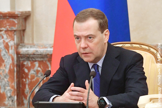 Медведев пообещал найти средства для разработки нового оружия