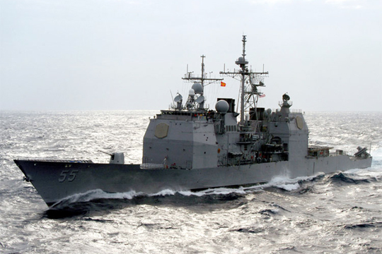 У берегов США американский ракетный крейсер столкнулся с сухогрузом