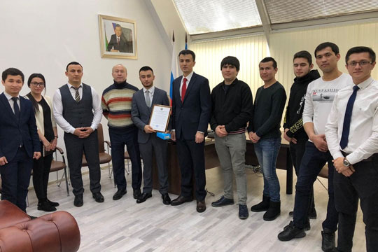 Спасшего восемь человек в Магнитогорске гражданина Узбекистана наградили