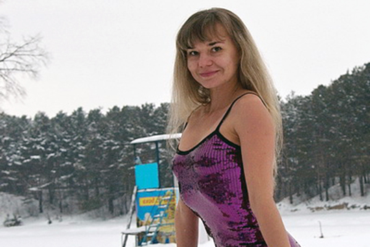 Учительницу в Сибири потребовали уволить из-за фото в купальнике