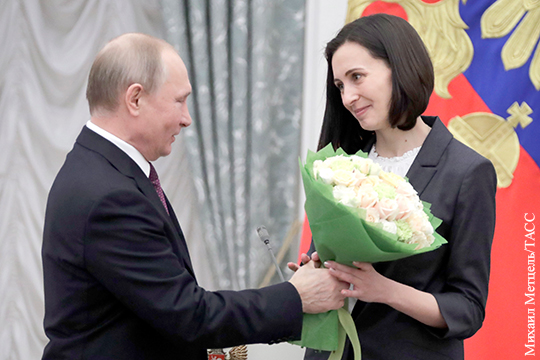 Путин вручил президентские премии молодым ученым