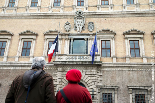 Франция отозвала посла в Италии