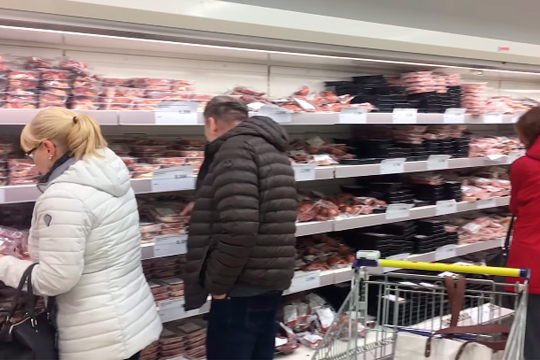 Немцы смели весь товар в российском магазине в Германии