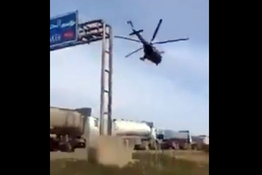 Перехват вертолетом Ми-17 колонны с ворованной нефтью в Сирии сняли на видео