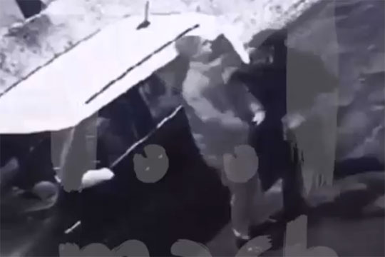 Опубликовано видео избиения московского чиновника