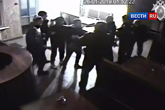 Опубликовано видео нападения подростков на Росгвардию в Кузбассе