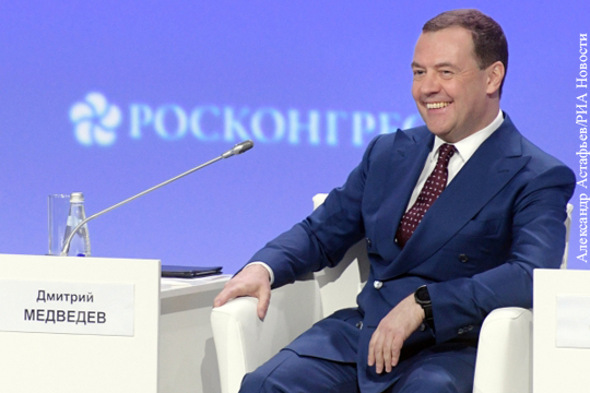 Медведев поздравил участников инвестфорума с Днем святого Валентина