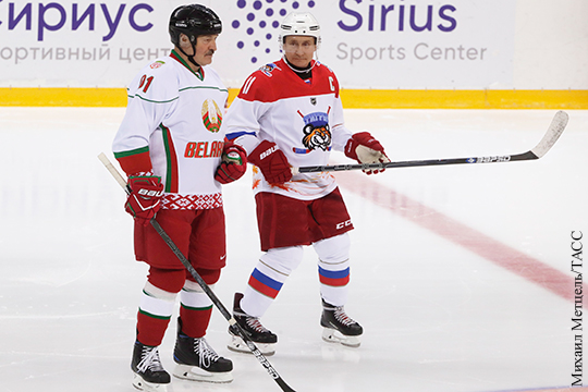 Путин и Лукашенко сыграли в хоккей