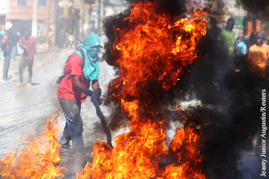 Стало известно, почему протестующие в Гаити сожгли американский флаг