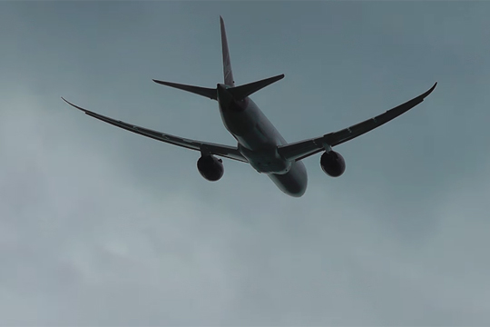 Пассажирский самолет случайно превысил скорость звука