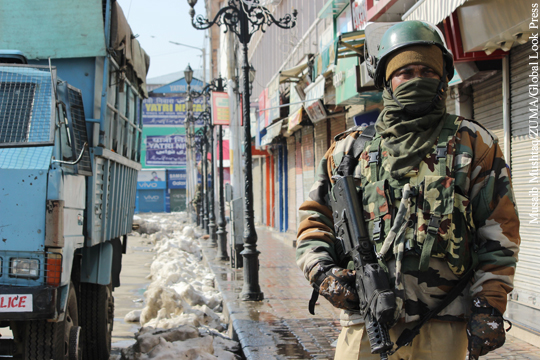 В Индии заявили об обстреле Пакистаном населенных пунктов в Кашмире