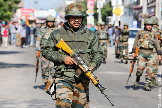 Военные Индии и Пакистана устроили перестрелку в Кашмире