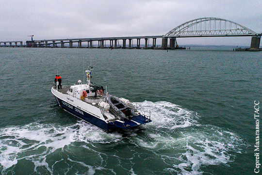 Крымский мост взяли под охрану скоростные катера