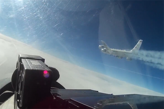 Российский Су-27 перехватил самолет-разведчик США над Балтикой