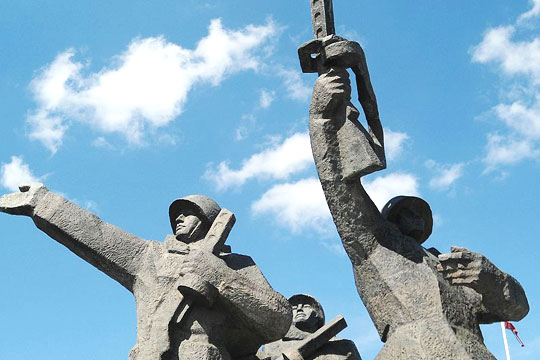 В Латвии готовятся снести памятник советским освободителям