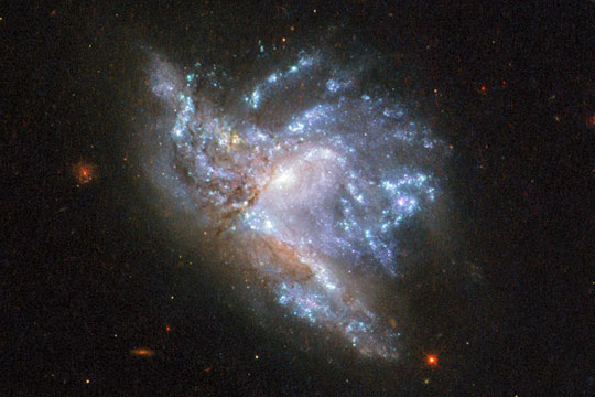 Столкновение двух галактик зафиксировали на фото