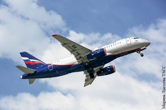 Вылетевший из Москвы «Суперджет» вернулся в аэропорт из-за треснувшего стекла