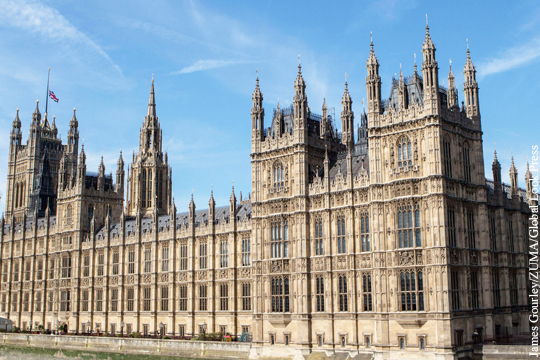 Британский парламент выступил против выхода из ЕС без сделки