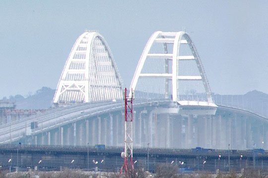 Крымский мост получит подсветку в цветах флага России