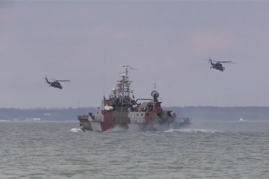 Украина провела учения в Азовском море с кораблями и авиацией