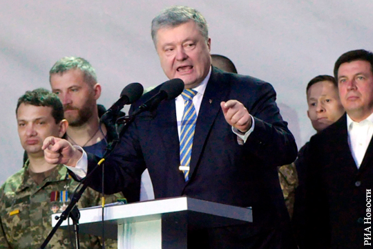 Порошенко поблагодарил сторонников за «защиту врага» Украины