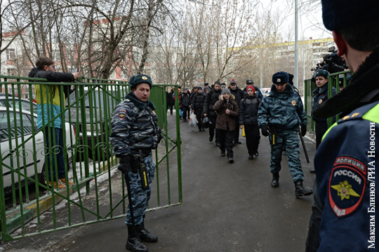 Из московской школы эвакуировали более 130 человек 