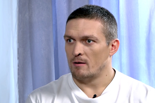 Украинский боксер Усик заявил о готовности защищать УПЦ