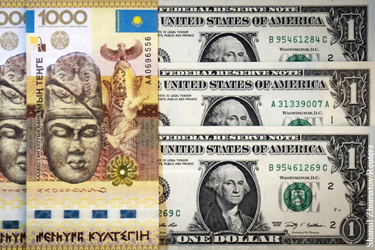 После заявления Назарбаева об отставке казахстанцы бросились скупать доллары