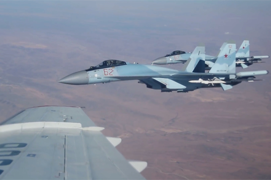 Истребители Су-35С сопроводили борт Шойгу над территорией Сирии
