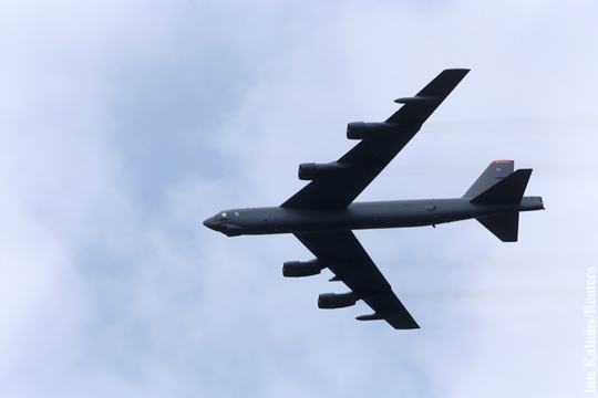 Российский летчик сделал фото B-52 из кабины своего истребителя