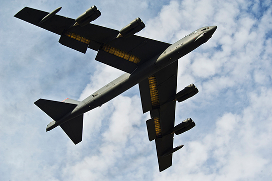 Американский B-52 подпустили поближе для «проверки наглости»