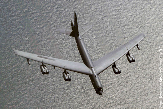 США рассказали свою версию взаимодействия Су-27 и B-52 над Балтикой