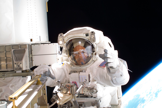 Астронавты США столкнулись с проблемами при выходе в открытый космос