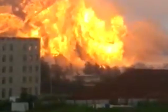 Взрыв на химзаводе в Китае попал на видео