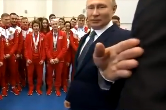 Шутка Путина над охранником попала на видео