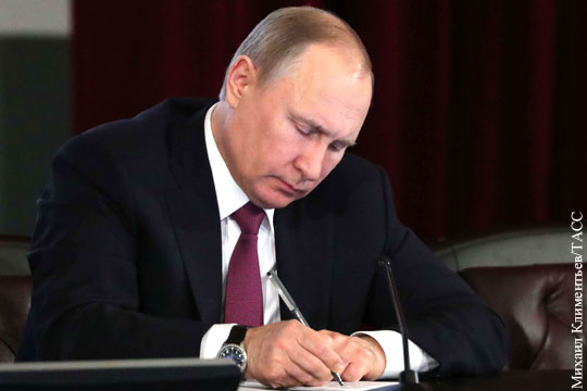 Путин подписал закон о доиндексации пенсии выше прожиточного минимума