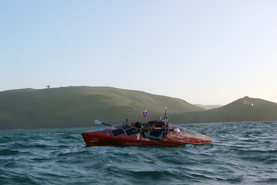 Лодка Федора Конюхова перевернулась во время шторма в океане