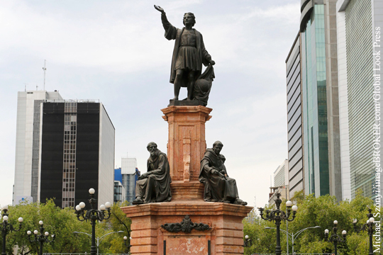 Памятники Кортесу и Колумбу предложили снести в Мексике
