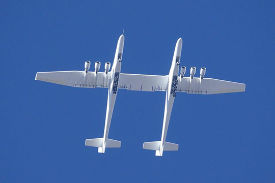 Самый большой в мире самолет совершил первый полет