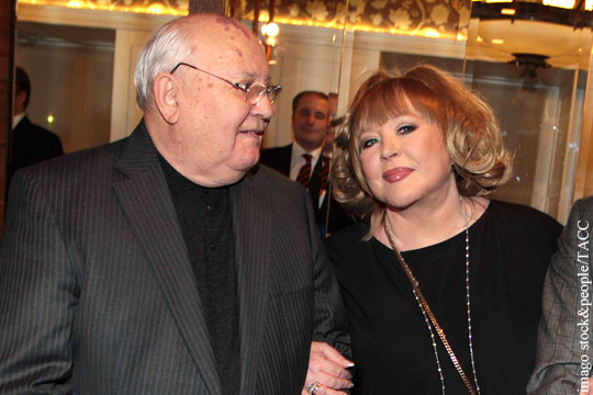 Горбачев поздравил Пугачеву с 70-летием