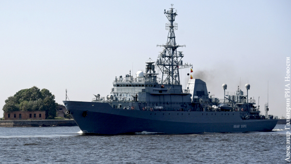 Вошедший в Черное море американский эсминец попал под прицел ВМФ России
