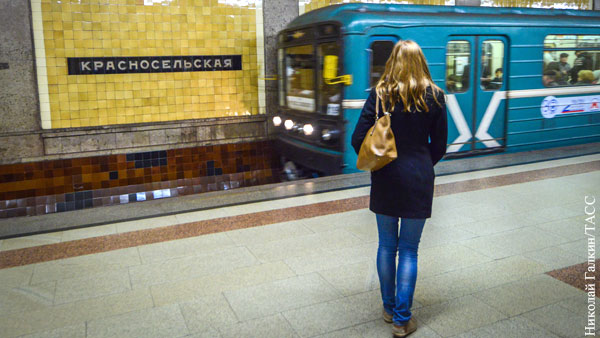 Человек упал на рельсы в московском метро